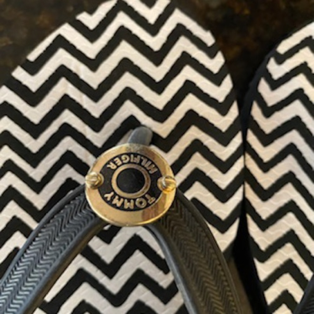 tommy hilfiger flip flops